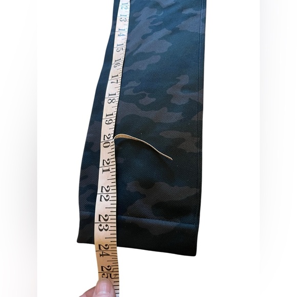 NWT Spanx Look At Me Now Black Camo Leggings Sz M - Picture 6 of 6